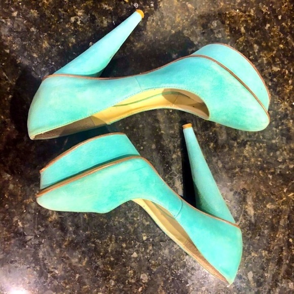 *SOLD* Elizabeth & James Mason Teal Suede Platform Pumps - Picture 5 of 9